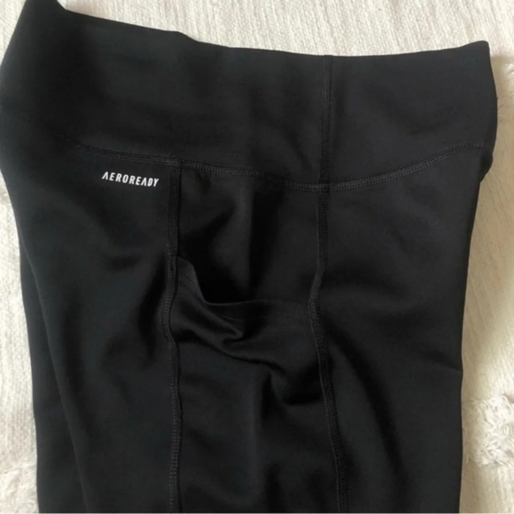 JUNIORS M BLACK ADIDAS SPORT QUARTER LEGGING W/ POCKETS‼️